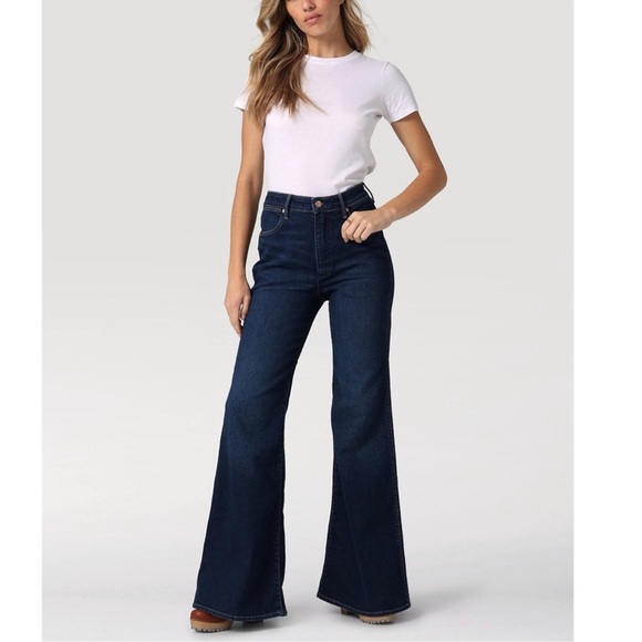 Wrangler Denim - Wrangler Women’s Wanderer 622 High Rise Flare Dark Wash Stretch Jeans Size 26